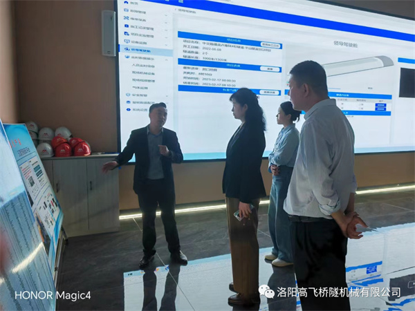 熱烈歡迎市民營經濟發(fā)展促進中心黨組書記、主任張曉莉等一行蒞臨公司考察調研