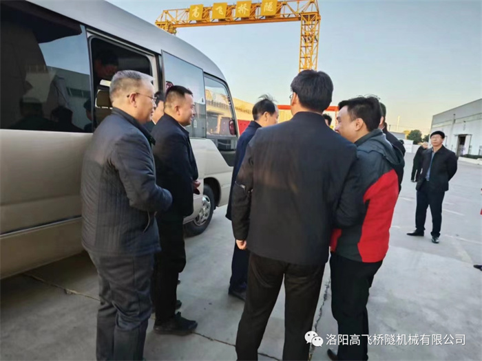 熱烈歡迎省政府參事、省工信廳原廳長李濤一行蒞臨高飛橋隧調研指導